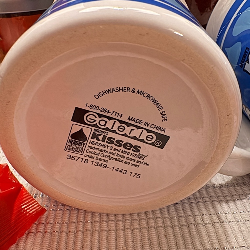 Hershey's Kisses Blue Mugs NWOT - Picture 7 of 8